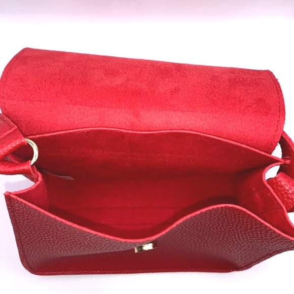 NWOT Red Faux Leather Crossbody Bag with T - Picture 3 of 6